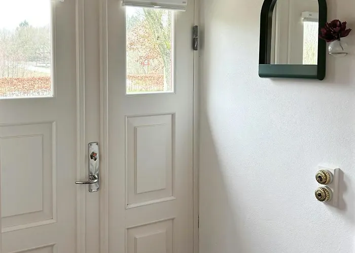 Historic House By Kongeaen And Freedom Bridge Вайен